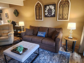 Circle Retreat-Walk-in-Near SDC and TRL-Free Attraction Tickets-2 Pools